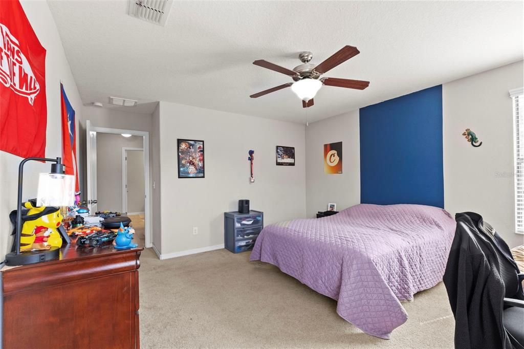 For Sale: $500,000 (5 beds, 3 baths, 3751 Square Feet)
