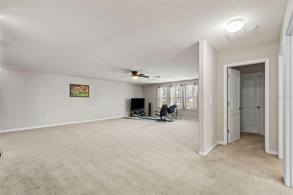 For Sale: $500,000 (5 beds, 3 baths, 3751 Square Feet)