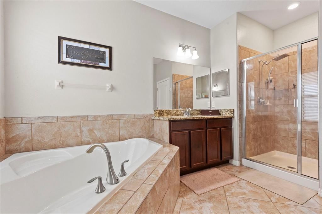 For Sale: $500,000 (5 beds, 3 baths, 3751 Square Feet)