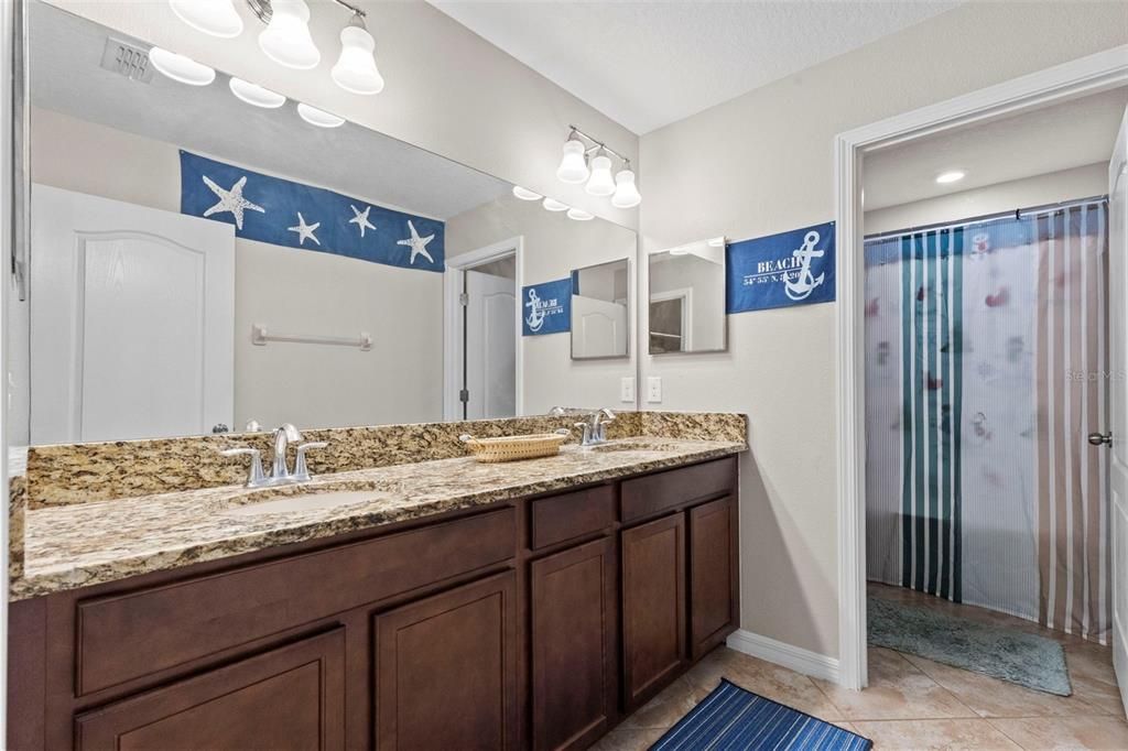 For Sale: $500,000 (5 beds, 3 baths, 3751 Square Feet)