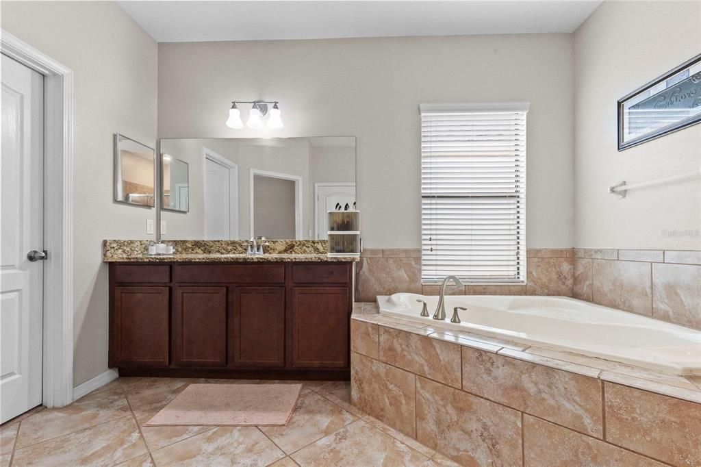 For Sale: $500,000 (5 beds, 3 baths, 3751 Square Feet)