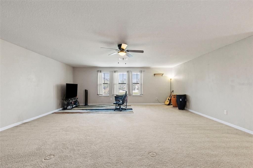 For Sale: $500,000 (5 beds, 3 baths, 3751 Square Feet)