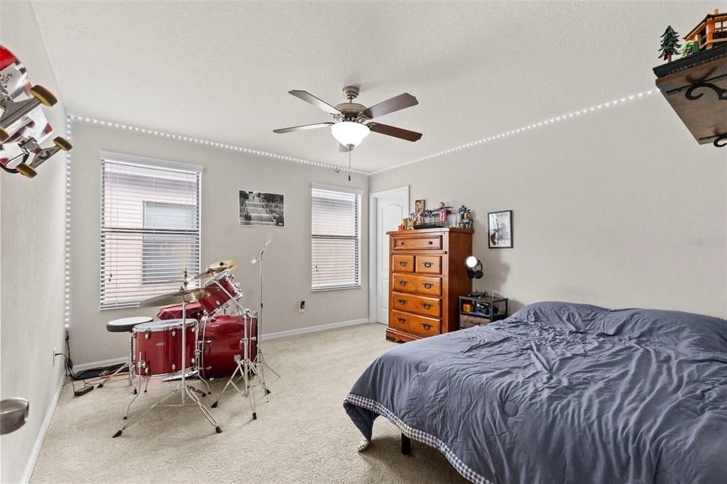 For Sale: $500,000 (5 beds, 3 baths, 3751 Square Feet)