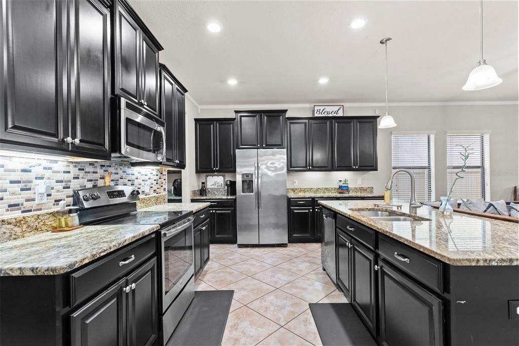 For Sale: $500,000 (5 beds, 3 baths, 3751 Square Feet)