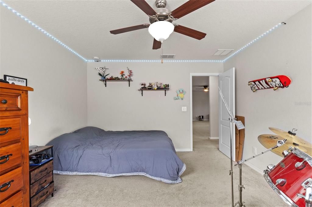 For Sale: $500,000 (5 beds, 3 baths, 3751 Square Feet)