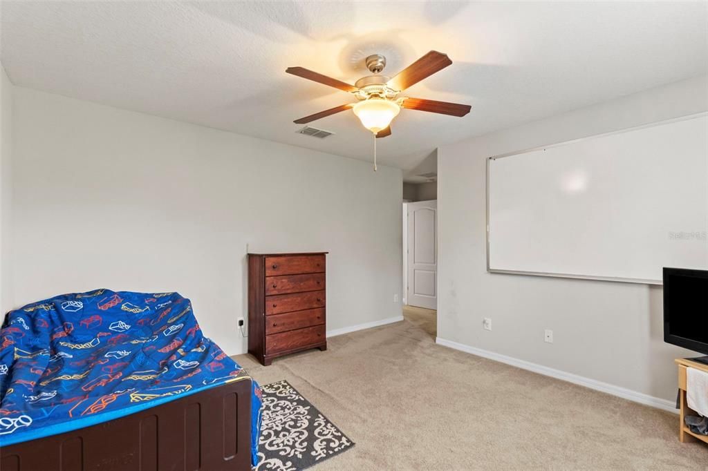 For Sale: $500,000 (5 beds, 3 baths, 3751 Square Feet)