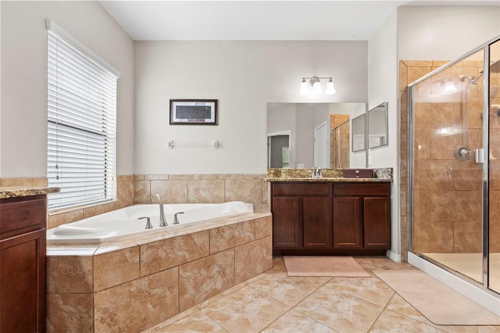 For Sale: $500,000 (5 beds, 3 baths, 3751 Square Feet)