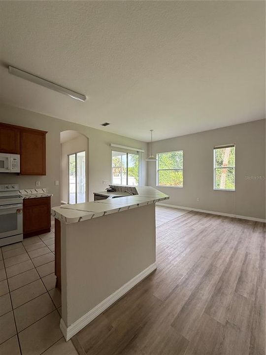 В аренду: $2,225 (3 спален, 2 ванн, 2127 Квадратных фут)