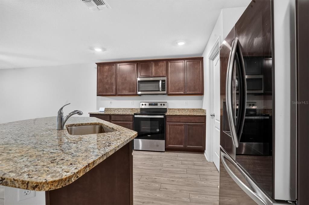 For Sale: $230,000 (2 beds, 2 baths, 1574 Square Feet)