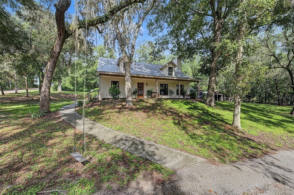 En Venta: $599,000 (4 camas, 2 baños, 2310 Pies cuadrados)