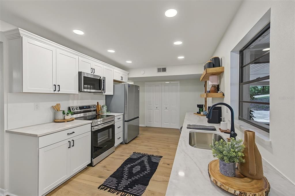 En Venta: $599,000 (4 camas, 2 baños, 2310 Pies cuadrados)