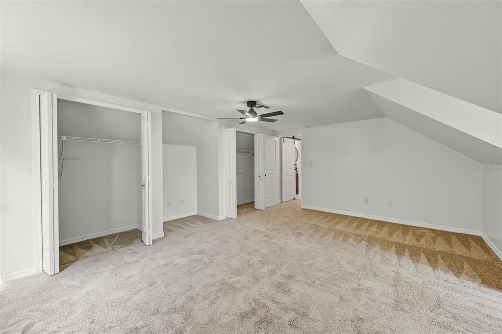 En Venta: $599,000 (4 camas, 2 baños, 2310 Pies cuadrados)