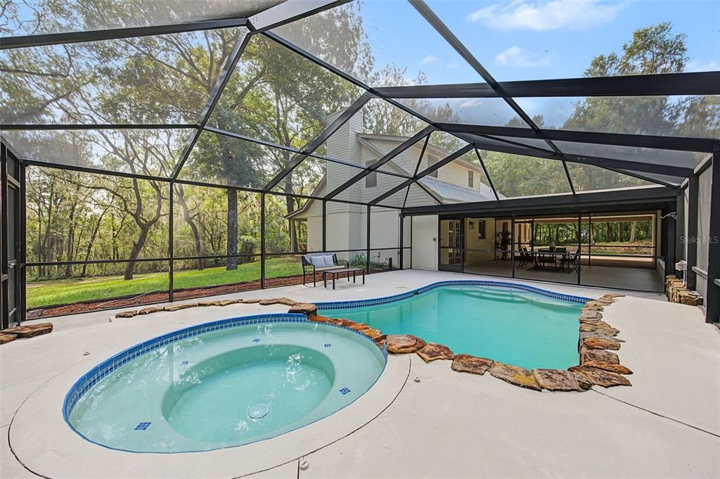 En Venta: $599,000 (4 camas, 2 baños, 2310 Pies cuadrados)