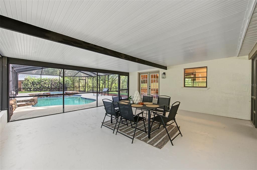 En Venta: $599,000 (4 camas, 2 baños, 2310 Pies cuadrados)