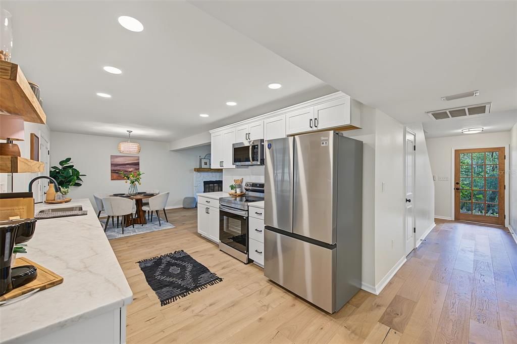 En Venta: $599,000 (4 camas, 2 baños, 2310 Pies cuadrados)