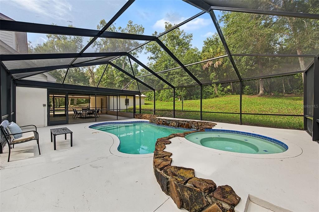 En Venta: $599,000 (4 camas, 2 baños, 2310 Pies cuadrados)