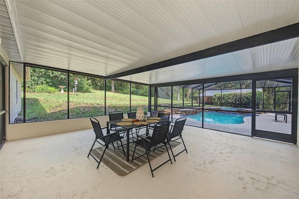 En Venta: $599,000 (4 camas, 2 baños, 2310 Pies cuadrados)