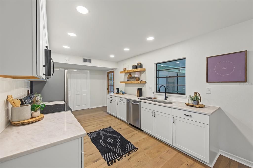 En Venta: $599,000 (4 camas, 2 baños, 2310 Pies cuadrados)