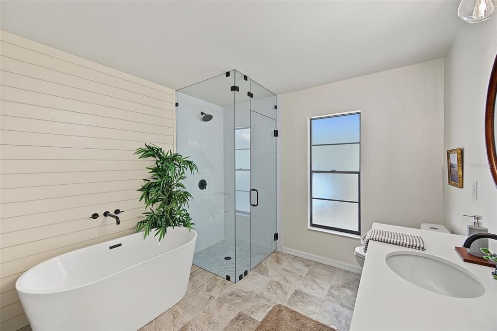 En Venta: $599,000 (4 camas, 2 baños, 2310 Pies cuadrados)