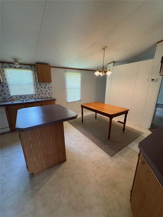 На продажу: $95,000 (4 спален, 2 ванн, 1620 Квадратных фут)