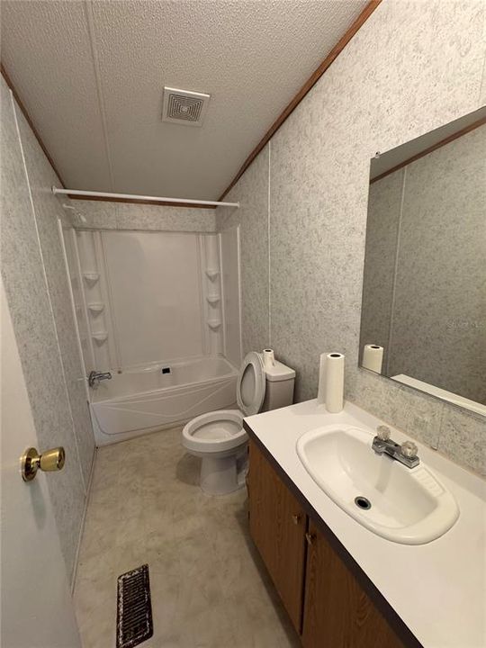 На продажу: $95,000 (4 спален, 2 ванн, 1620 Квадратных фут)