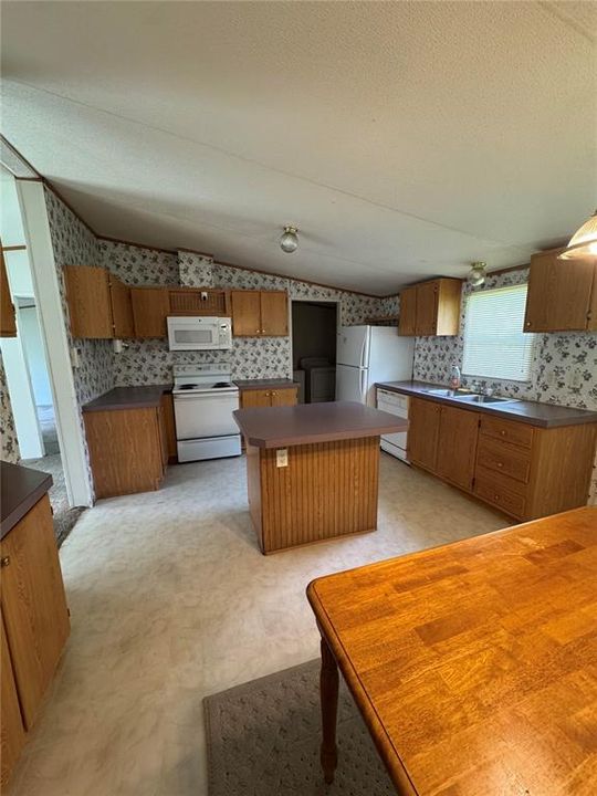 На продажу: $95,000 (4 спален, 2 ванн, 1620 Квадратных фут)
