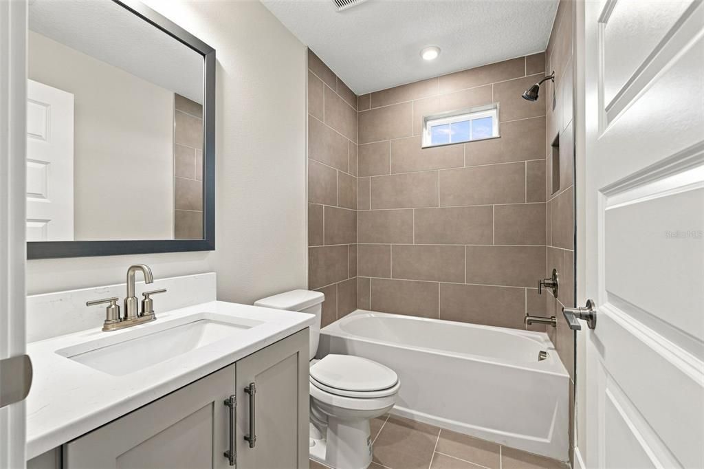En Venta: $799,990 (5 camas, 4 baños, 2327 Pies cuadrados)