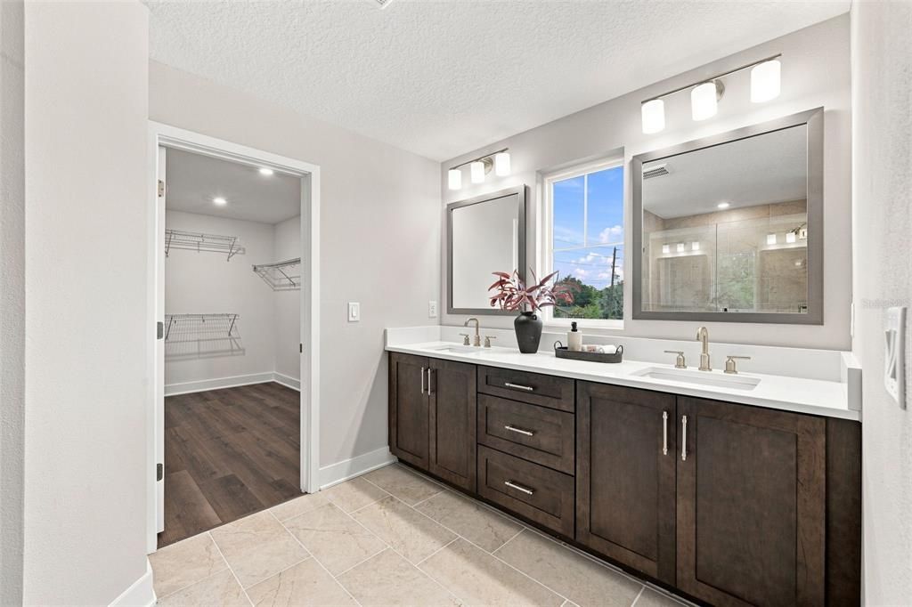 En Venta: $799,990 (5 camas, 4 baños, 2327 Pies cuadrados)