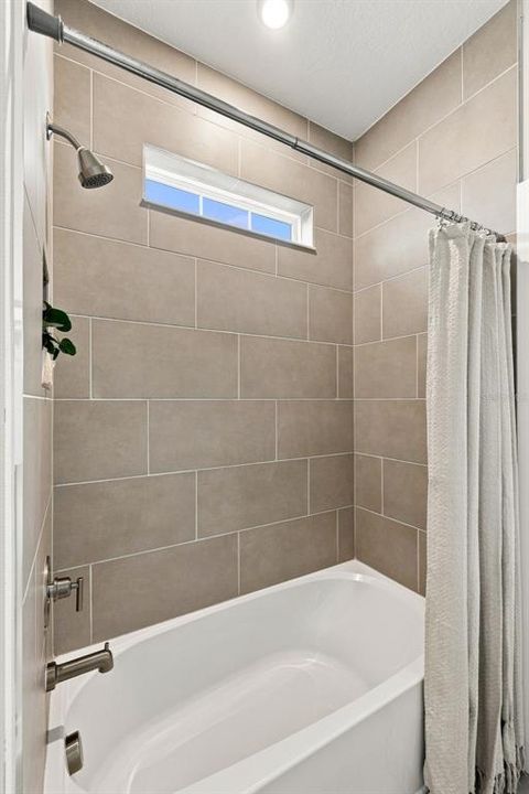En Venta: $799,990 (5 camas, 4 baños, 2327 Pies cuadrados)