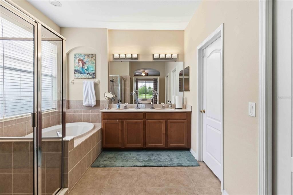For Sale: $324,900 (3 beds, 2 baths, 1711 Square Feet)