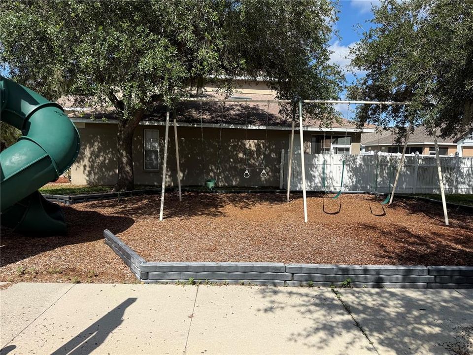 For Sale: $324,900 (3 beds, 2 baths, 1711 Square Feet)