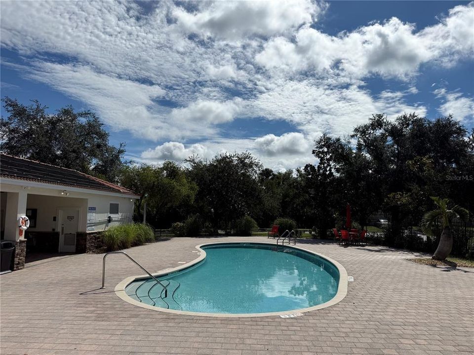 For Sale: $324,900 (3 beds, 2 baths, 1711 Square Feet)
