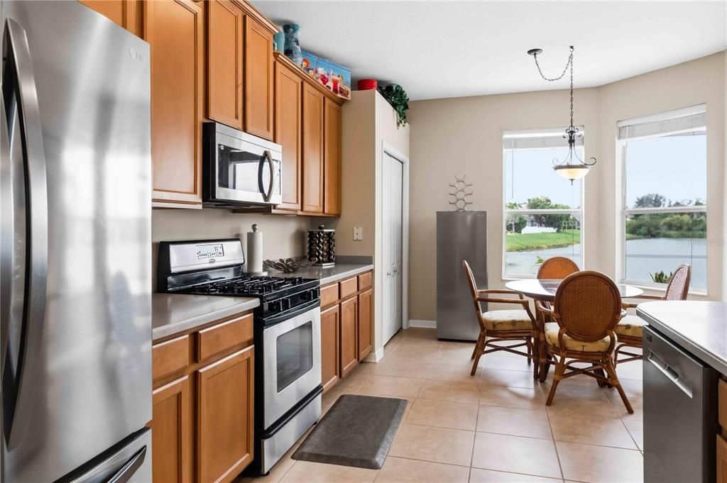 For Sale: $324,900 (3 beds, 2 baths, 1711 Square Feet)