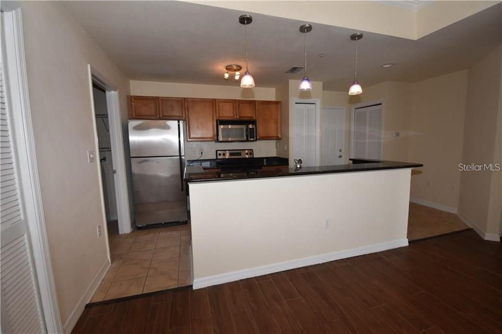 For Rent: $2,695 (2 beds, 2 baths, 1184 Square Feet)