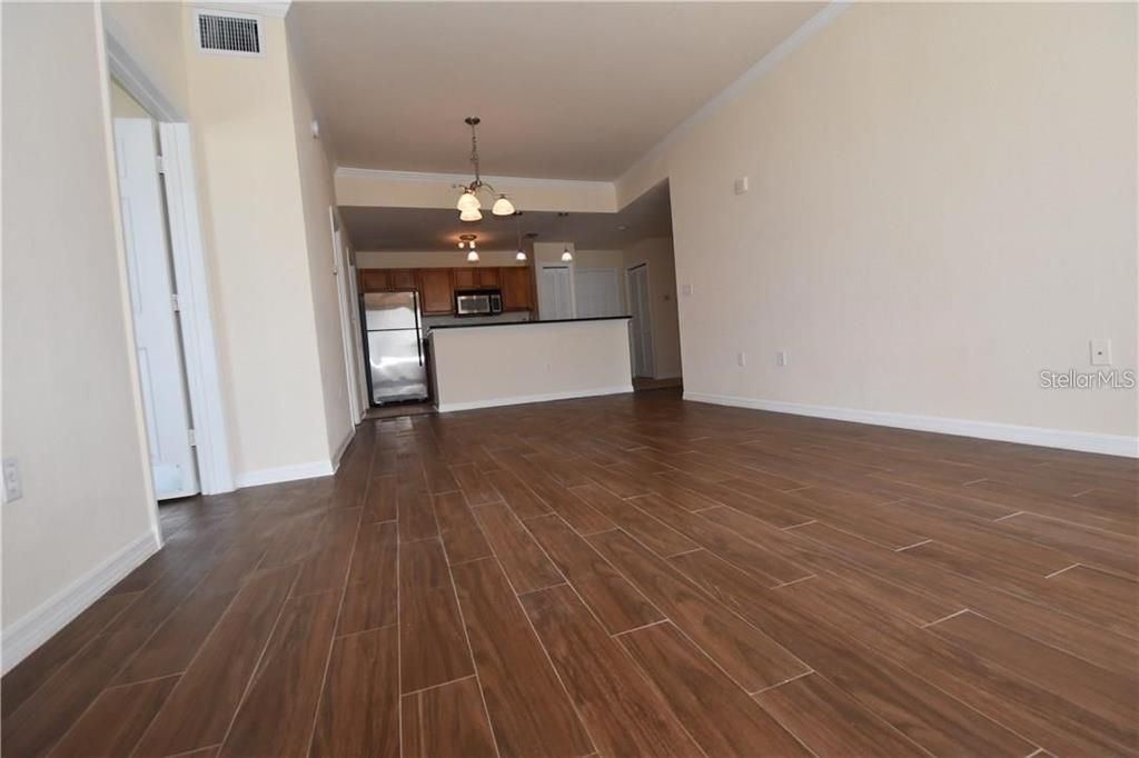 For Rent: $2,695 (2 beds, 2 baths, 1184 Square Feet)