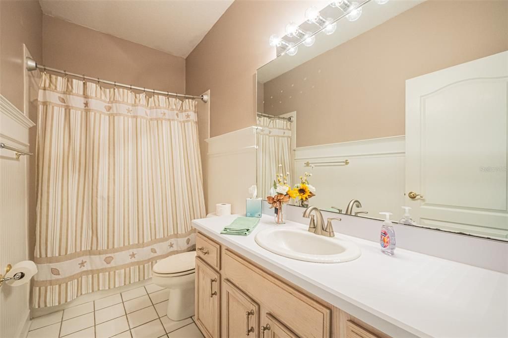 For Sale: $450,000 (2 beds, 2 baths, 2205 Square Feet)