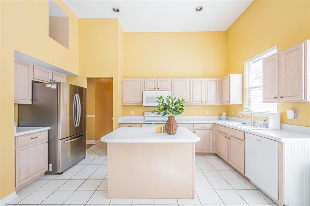 For Sale: $450,000 (2 beds, 2 baths, 2205 Square Feet)