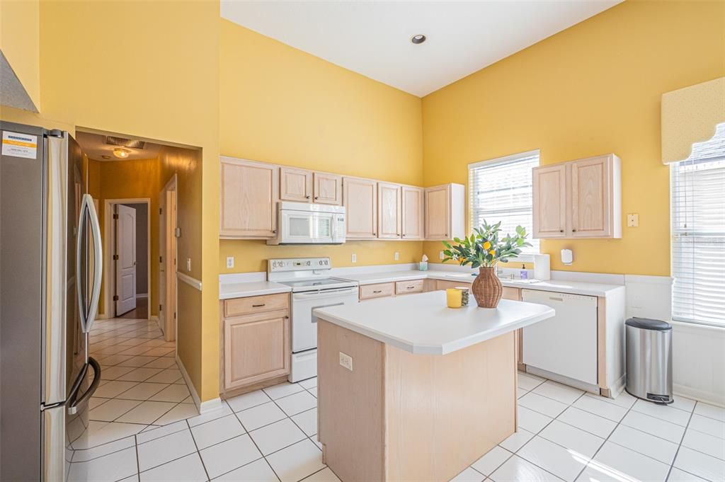 For Sale: $450,000 (2 beds, 2 baths, 2205 Square Feet)