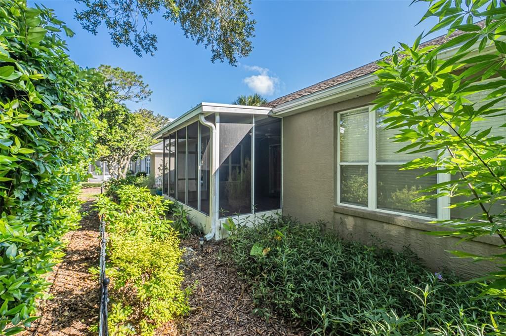 For Sale: $450,000 (2 beds, 2 baths, 2205 Square Feet)