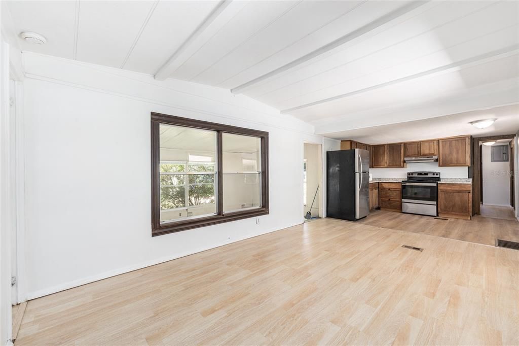 For Sale: $84,900 (2 beds, 2 baths, 920 Square Feet)