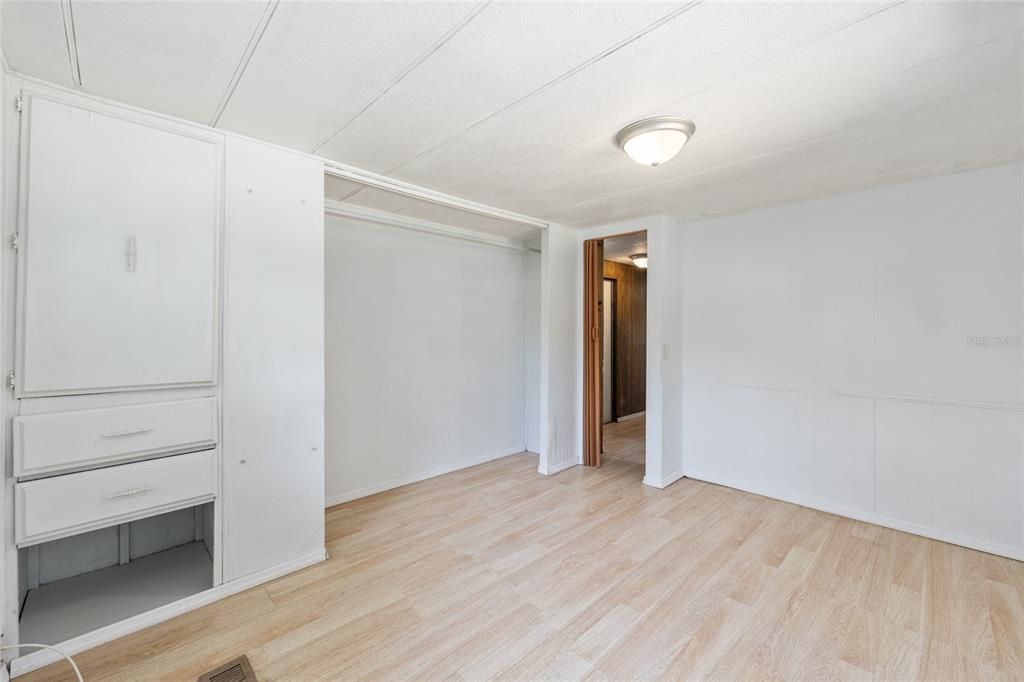 For Sale: $84,900 (2 beds, 2 baths, 920 Square Feet)