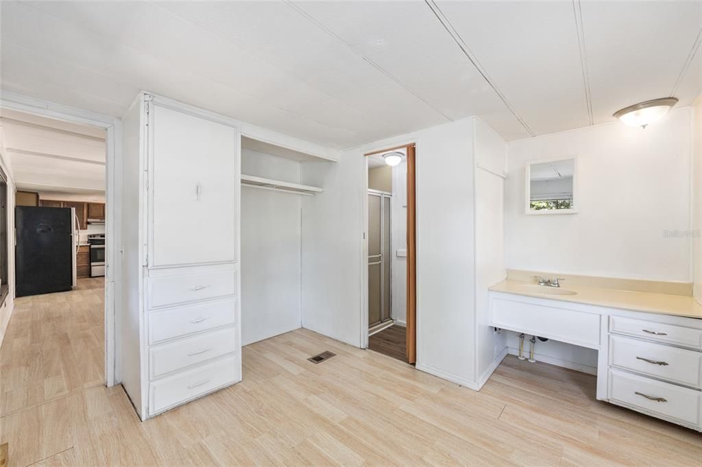 For Sale: $84,900 (2 beds, 2 baths, 920 Square Feet)