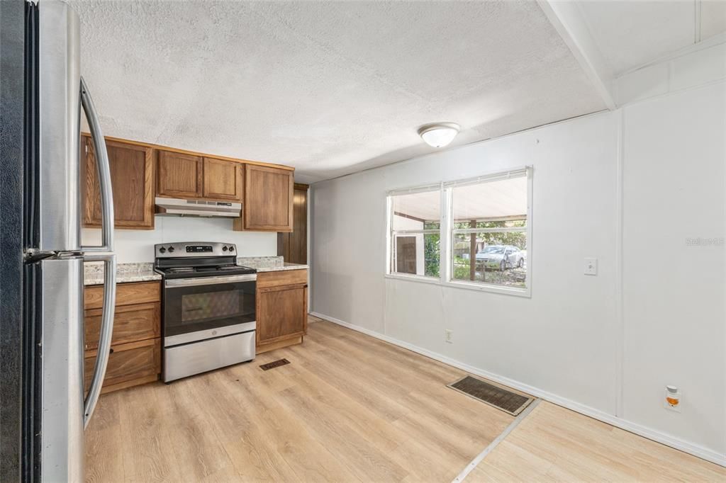 For Sale: $84,900 (2 beds, 2 baths, 920 Square Feet)