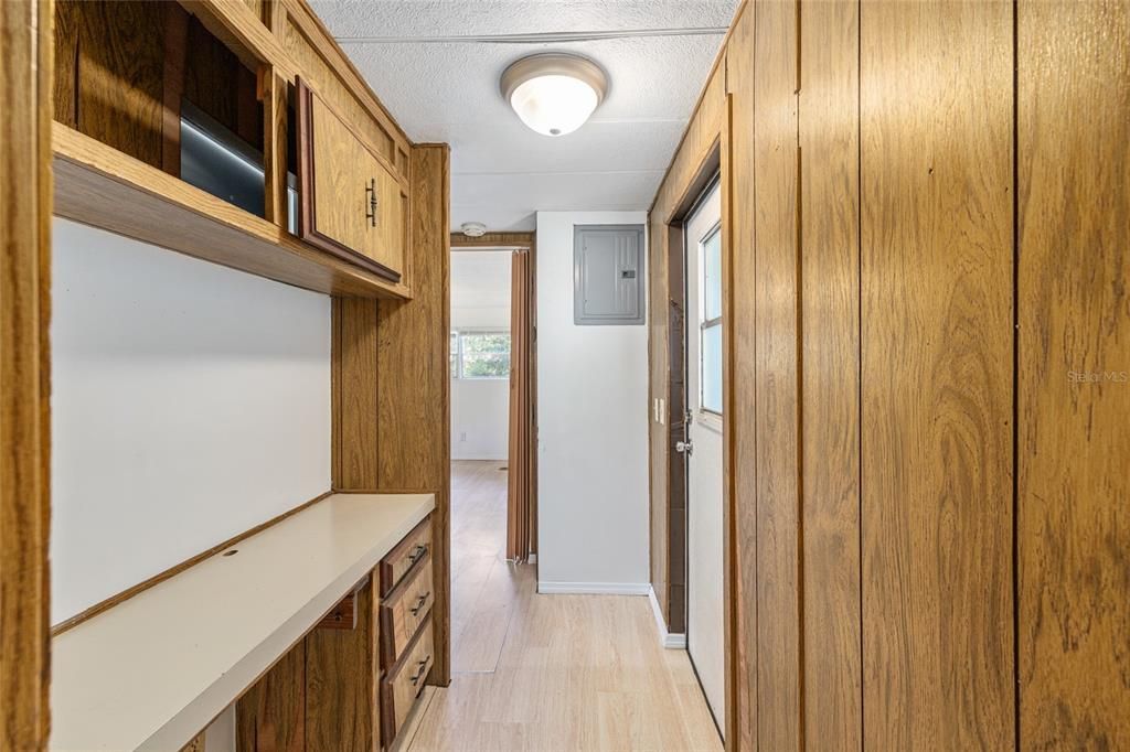 For Sale: $84,900 (2 beds, 2 baths, 920 Square Feet)