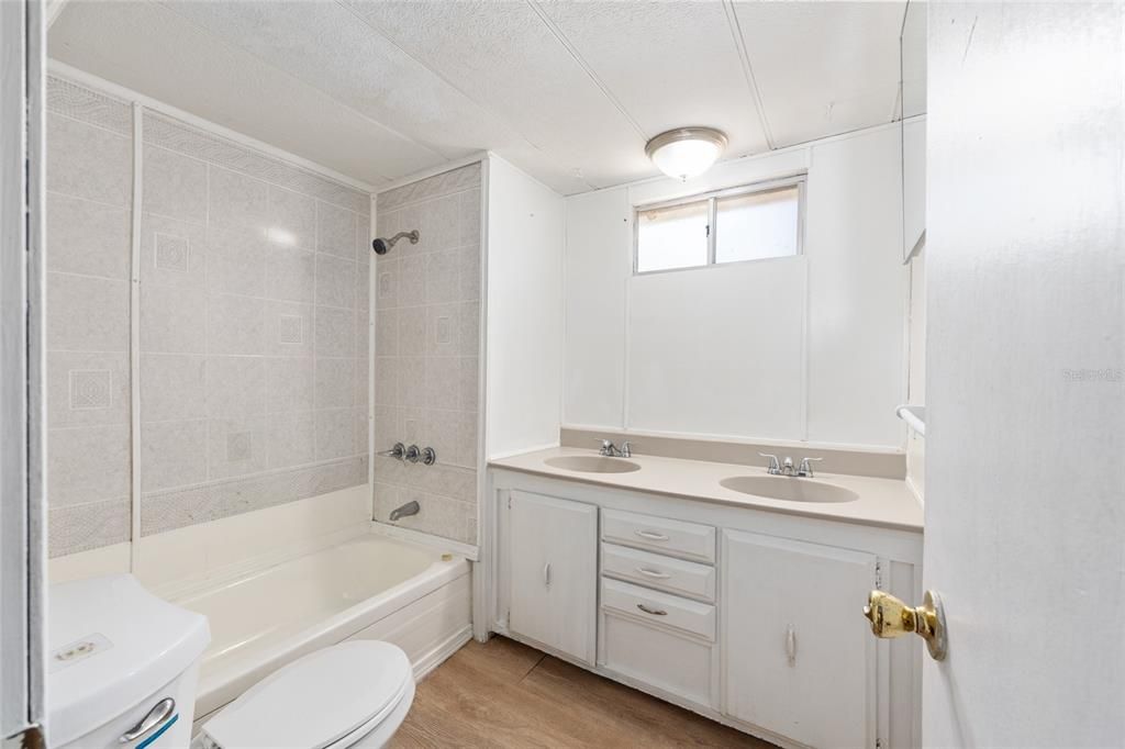 For Sale: $84,900 (2 beds, 2 baths, 920 Square Feet)