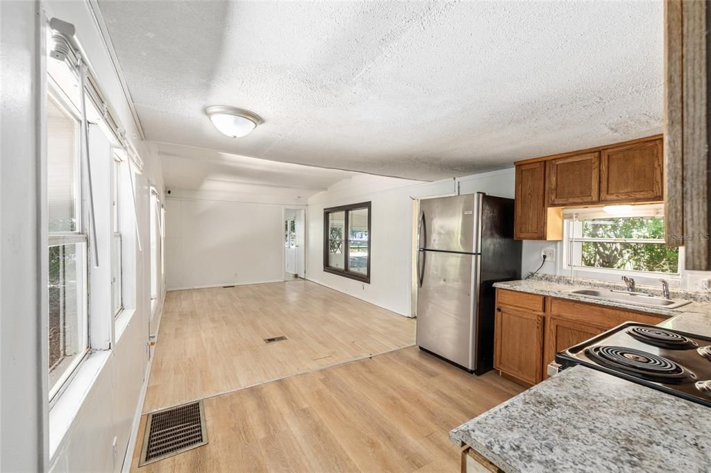 For Sale: $84,900 (2 beds, 2 baths, 920 Square Feet)