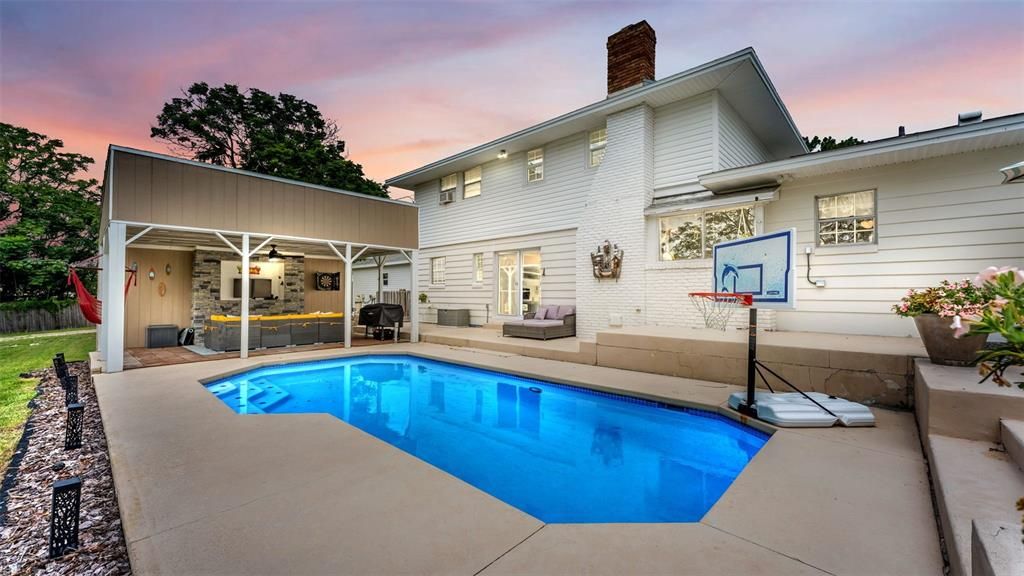 : $779,000 (4 camas, 3 baños, 3048 Pies cuadrados)