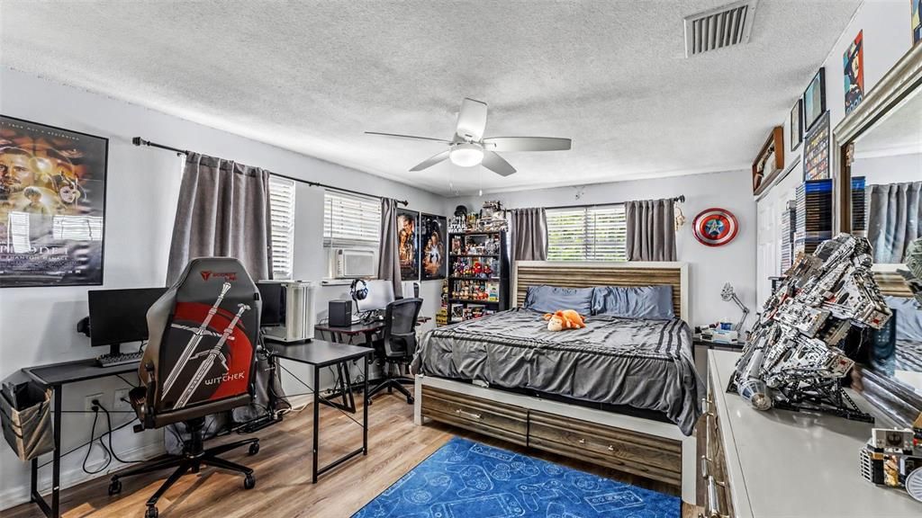 : $779,000 (4 camas, 3 baños, 3048 Pies cuadrados)