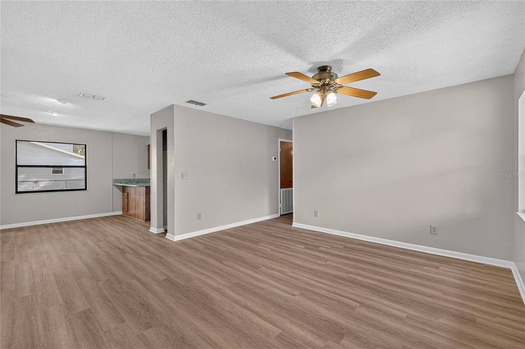 For Sale: $299,000 (3 beds, 2 baths, 1476 Square Feet)