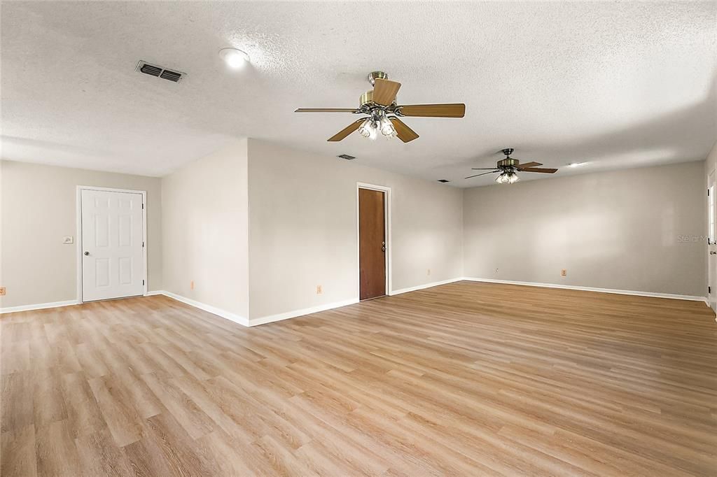 For Sale: $299,000 (3 beds, 2 baths, 1476 Square Feet)